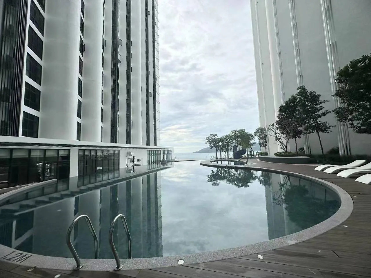 Sunset Seaview Studio Apartment At Kota Kinabalu City Centre 0*,  Malaysia